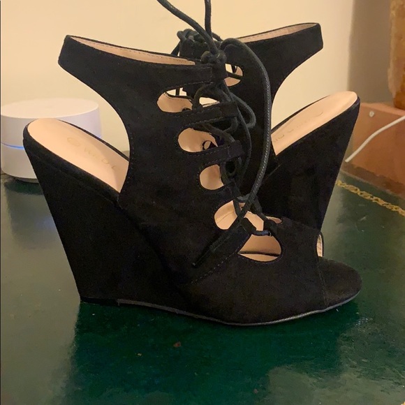 Black Wedges - Picture 2 of 3